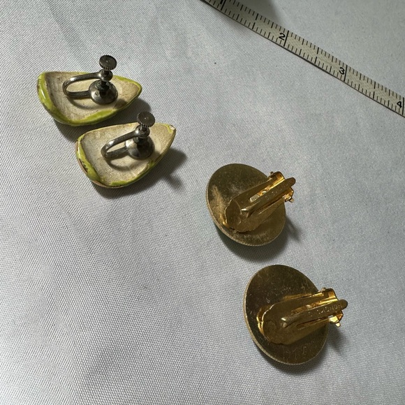 Two pair of vintage green earrings - Picture 5 of 6
